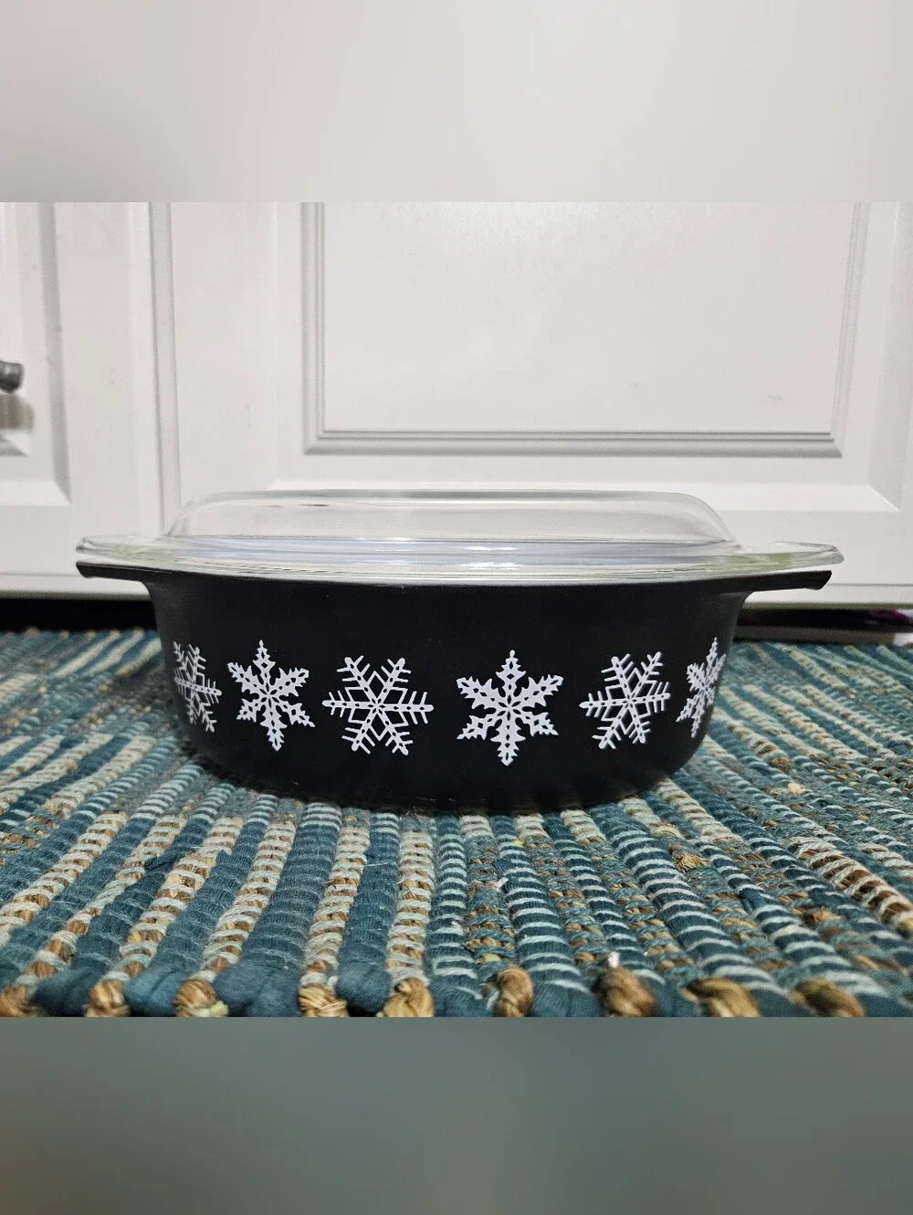 PYREX Black Casserole Dish with White Snowflake Pattern and Glass Lid